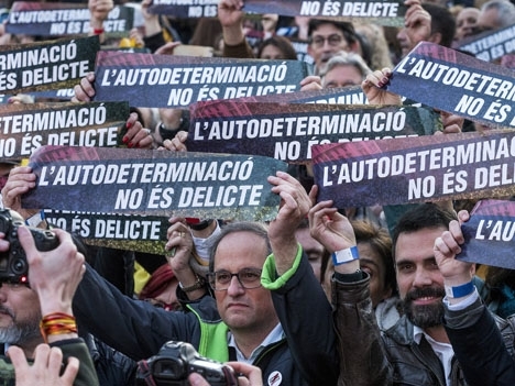 Den senaste banderollkonflikten visar att de katalanska separatisterna lever i en parallell verklighet. Foto: Òmnium Cultural/Wikimedia Commons