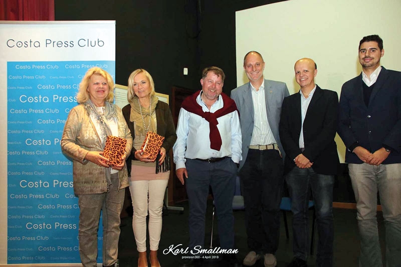 Anette Skou och Katja Thirion från utlänningsavdelningen i Mijas kommun med ordföranden i Costa Press Club Jesper Sander Pedersen och paneldeltagarna Mats Björkman, Agustín Rivera Hernández samt Damián Ruiz Fájula. Foto: Karl Smallman