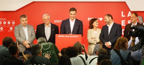 Trots att PSOE vunnit EU-valet överlägset och fått flest mandat i kommunvalet förlorar vänstern flera viktiga fästen.
