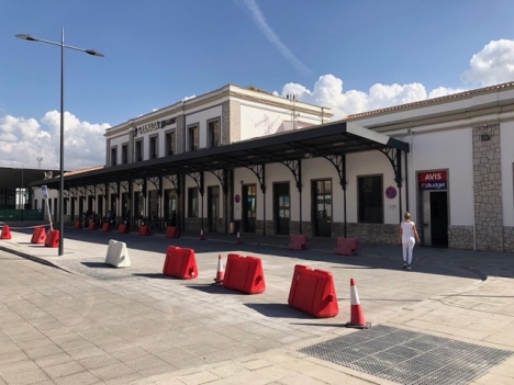 Stationen i Granada har inte sett några tåg på flera år.