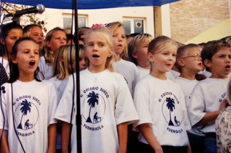 Svenska skolan i Fuengirola firar i h&ouml;st 50 &aring;r. Tusentals elever har g&aring;tt delar eller hela sin grundutbildning d&auml;r, f&ouml;rst i Villa Isabel och de senaste &aring;ren i Los Boliches.