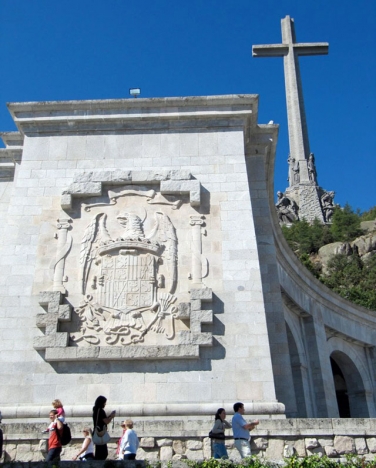 Fler än 33 000 stupade på båda sidor i det spanska inbördeskriget flyttades till Valle de los Caídos.