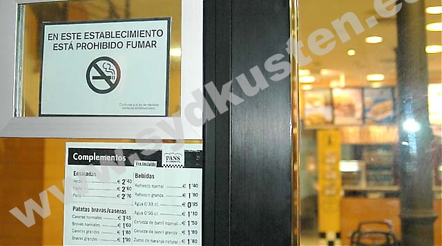 Flera av de krögare som Sydkusten kontaktat är överens om att rökning och livsmedel inte passar ihop. Andra menar att ett totalförbud skulle slå hårt ekonomiskt mot deras verksamhet.