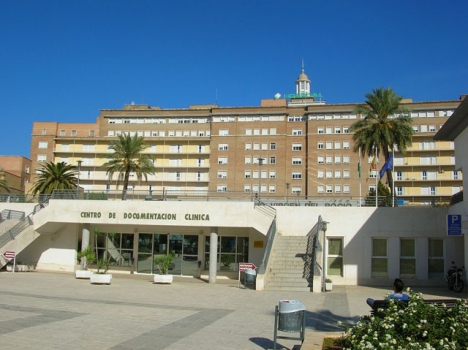 Den första coronapatienten i Andalusien hålls isolerad på sjukhuset Vírgen del Rocío i Sevilla och uppges ha lindriga symptom. Foto: Zeier Gregory/Wikimedia Commons