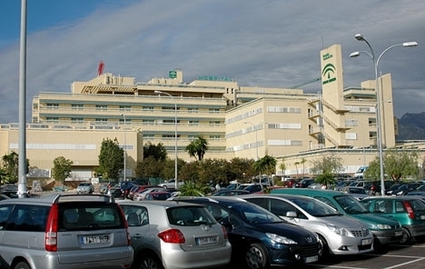 En av de nya patienterna vårdas för lunginflammation på sjukhuset Costa del Sol, i Marbella.