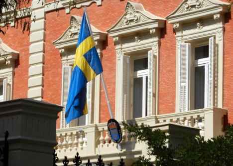 Sveriges ambassad i Madrid informerar kontinuerligt landsmän om situationen i Spanien.