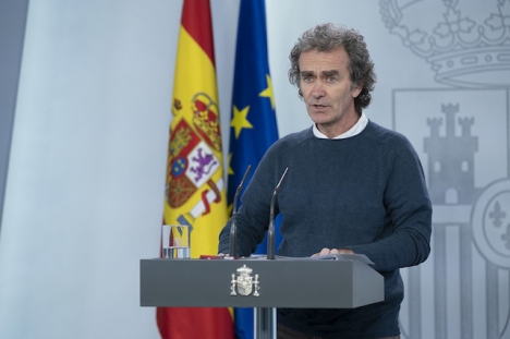 Chefen för den spanska krisgruppen Fernando Simón, vid lördagens presskonferens. Foto: PSOE