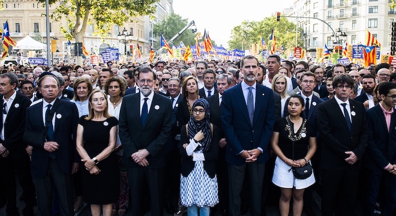 Manifestation efter terrorattentaten i Barcelona och Cambrils i augusti 2017 med dåvarande regeringschefen Mariano Rajoy (PP) och kung Felipe VI i spetsen.