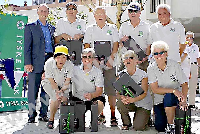 Pristagarna i finalen Los Vikingos klubbmästerskap, tillsammans med Steffen Ditlefsen från sponsorn Jyske Bank.