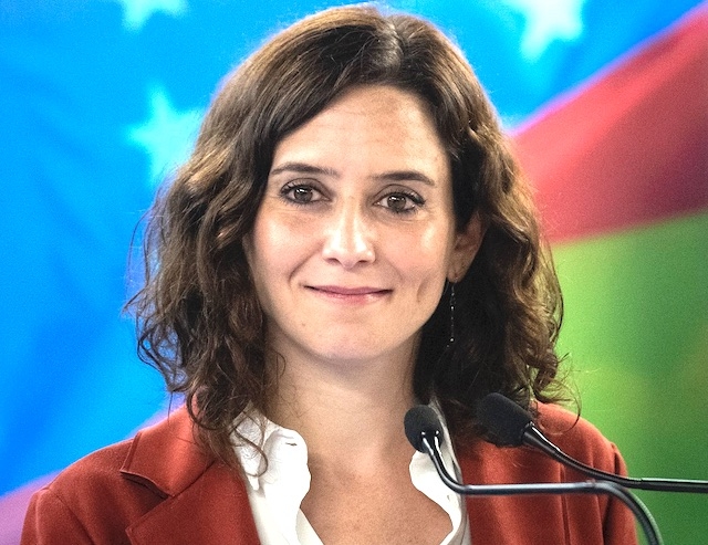 Efter att först ha kritiserat strejkvarslen medger nu regionalpresidenten i Madrid Isabel Díaz Ayuso att det ej kan bli en normal återgång till klassbänkarna i september. Foto: Comunidad de Madrid