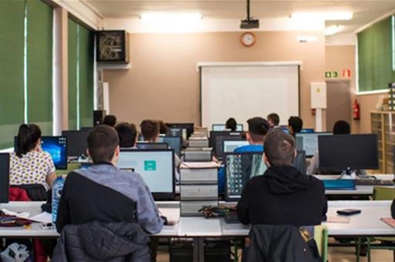 En ny studie visar att SARS-CoV-2 inte sprids i någon anmärkningsvärd utsträckning i skolan.