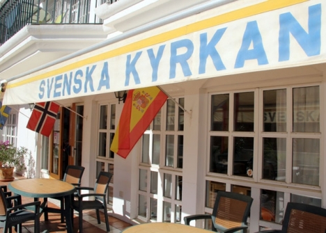 Svenska kyrkan i Fuengirola skjuter upp sin stämma ytterligare, till januari.