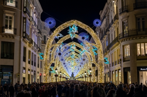 Julbelysningen i Málaga får klara sig utan både invigning samt ljus- och ljudshow i år. Detta då evenemanget lockar enorma mängder besökare till stadens centrum.