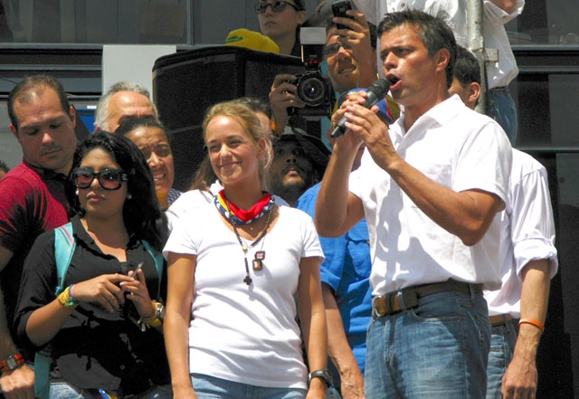 Leopoldo López lyckades fly från Venezuela och flyga till Spanien från Colombia.