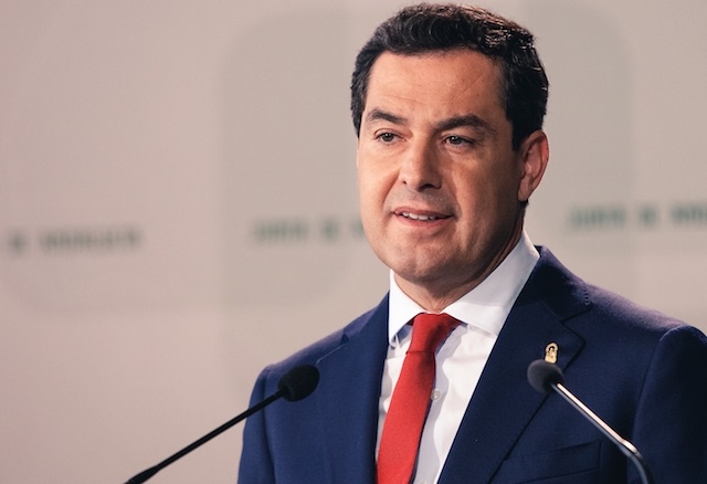”Vi står inför det största hotet mot folkhälsan på ett sekel, om det fortfarande finns några som inte förstått detta”, betonar den andalusiske regionalpresidenten Juanma Moreno Bonilla.