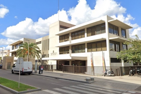 Byggnaden som inrymmer utlänningskontoret i Palma stad. Foto: Google Maps