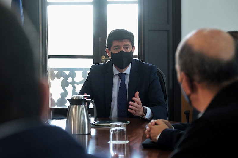 Andalusiens vice regionalpresident Juan Marín sade i samband med ett pressmöte 18 november, att det är troligt att de nuvarande restriktionerna förlängs minst till 8 december. Foto: La Junta de Andalucia