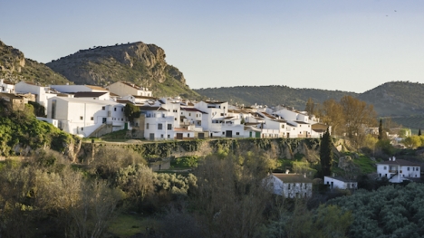 Cuevas el Becerro ligger öster om Ronda.