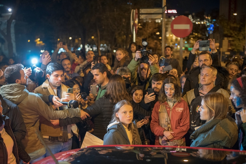 Greta Thunberg deltog i demonstrationer mot klimatförändringarna i Madrid förra året i december. Klimatfrågan har sedan dess fått lägre prioritet för spanjorerna i och med den pågående hälsokrisen.