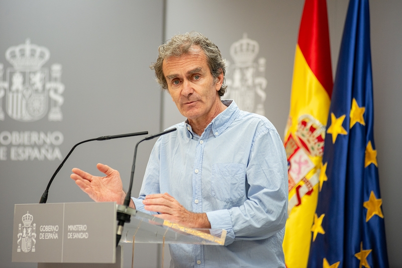 Spaniens chef för Centrum för koordination av hälsokriser, Fernando Simón, menar att Spaniens strategi varit korrekt men skadats av politiska konfrontationer.