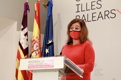 Balearernas regionalpresident Francina Armengol (PSIB-PSOE), meddelade de nya åtgärderna 11 december. Foto: Gover Illes Balears