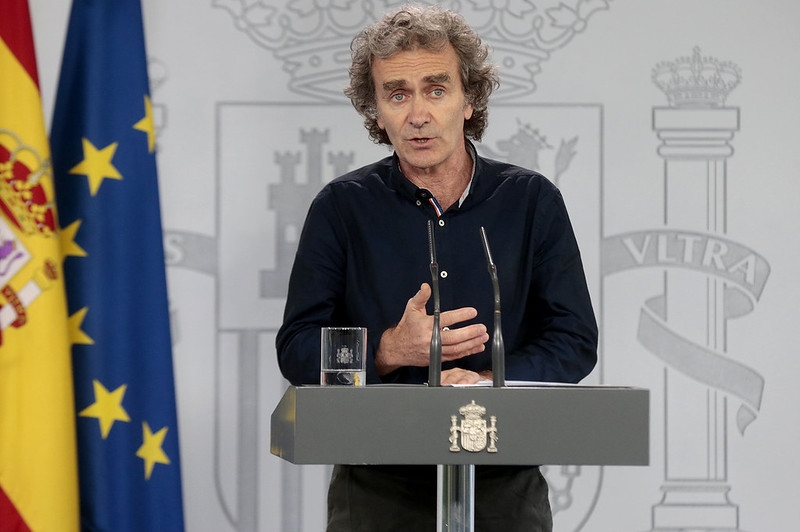Chefen för den spanska smittskyddsgruppen Fernando Simón utesluter inte skärpta restriktioner till jul och nyår.