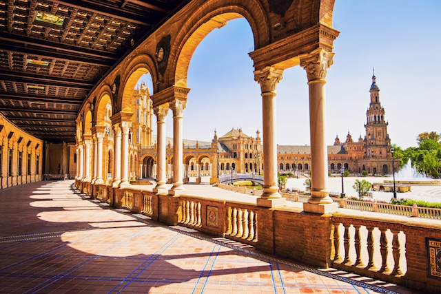 Sevilla, liksom större delen av Málagaprovinsen, går ned till nivå två och från och med 18 december är det fritt att röra sig inom Andalusien.