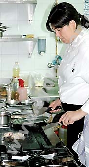 Celia Jiménez är enda kvinnliga kocken i Andalusien som uppnått en stjärna i Guide Michelin till sin restaurang. ”Som kvinna får du jobba dubbelt så hårt för att kunna avancera, men de kvinnliga kockarna kommer allt mer.”