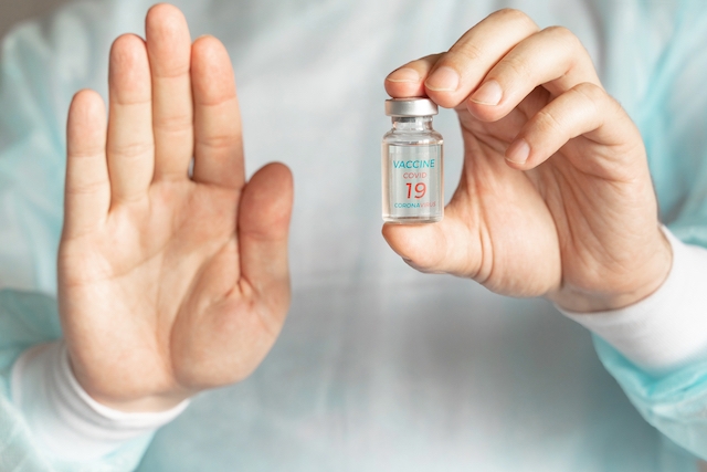 Myndigheterna varnar för att all information om vaccinering mot Covid-19 i hemmet är falsk.