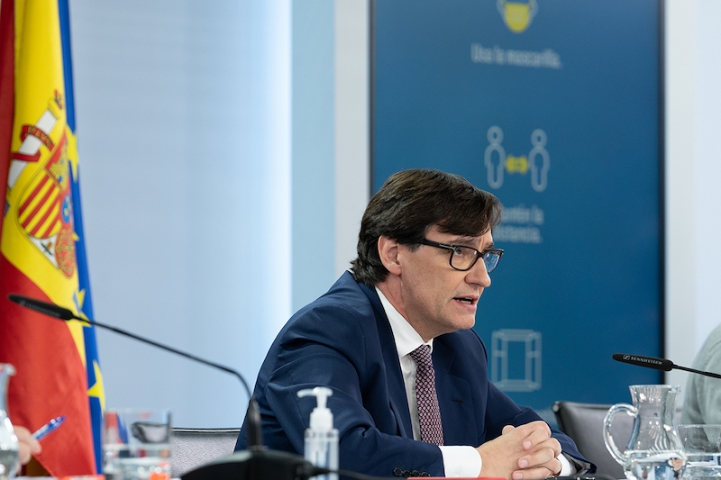 Hälsovårdsministern Salvador Illa uppmanar spanjorerna att möta upp när de blir kallade för vaccinering.