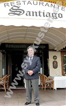 Santiago öppnade sin restaurang med samma namn långt innan turisterna kom till Marbella. De bästa åren var mellan 1981 och 1986. Kriserna har varit många men nu säger han att de värsta krigen är utkämpade.