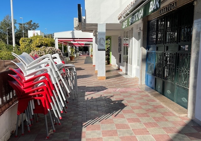 Bar- och restaurangsektorn är en av dem som lider mest av nuvarande restriktioner. Därför uppmanar vi alla läsare som kan att stödja den, genom att beställa hem mat och dryck.