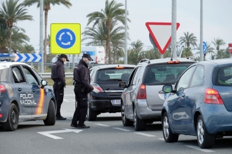 Poliskontrollerna är få men en majoritet av kommunerna på Costa del Sol befinner sig än så länge fortsatt i perimeterkarantän.