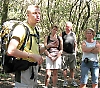 Niclas Derby driver företaget Tenerife Hikers. En av hans veckoutflykter går till La Gomera där han tar med skandinaver på en vandring i nationalparken Garajonay.