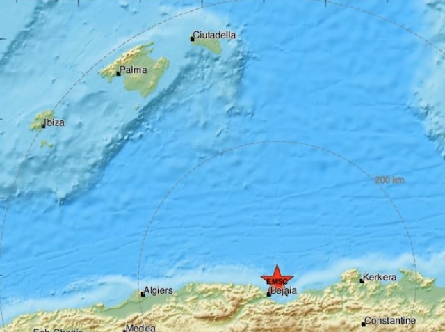 Jordskalvet hade sitt epicentrum vid det algeriska kustbandet. Karta: EMSC