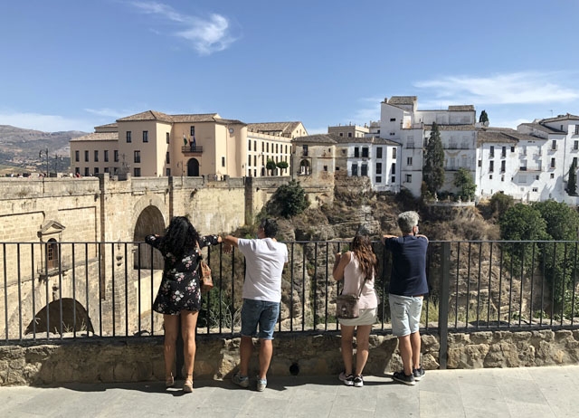 I Ronda, liksom på västra Costa del Sol, består en majoritet av de senaste smittfallen av den brittiska mutationen.