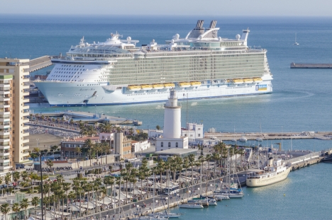 Kryssningsfartygen ska komma tillbaka till Málaga under andra halvåret. Förbudet har inneburit en 25-procentig minskning av omsättningen för hamnen i Málaga.