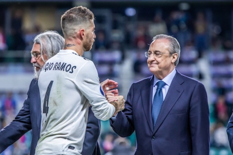 Real Madrids Florentino Pérez har utsetts till ordförande i den nya Superligan, som riskerar att skapa en stor spricka i den europeiska fotbollen.