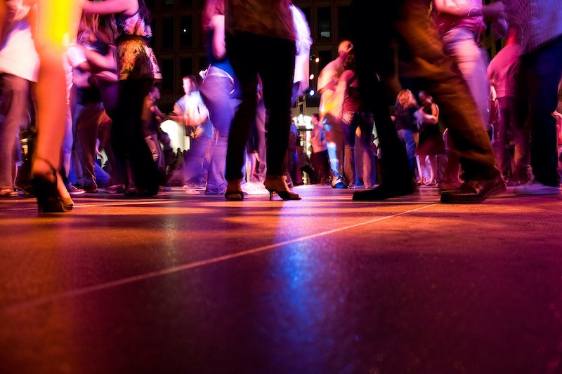 Diskoteken i Málaga stad har börjat öppna igen efter över ett år. Dans är dock ej tillåtet, utan restriktionerna är desamma som på restauranger och barer.