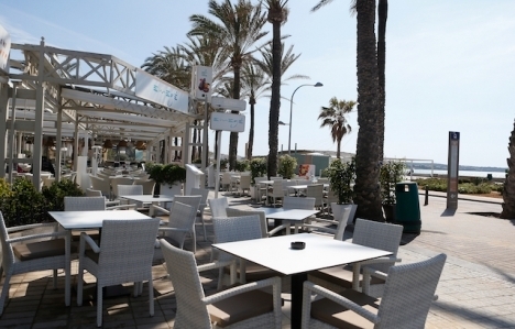 Barer och restauranger på Balearerna tillåts från och med 26 april hålla öppet till klockan 22.30, måndag till torsdag.