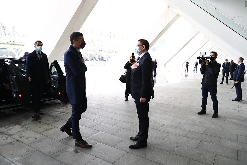 Ximo Puig (till höger) med regeringschefen Pedro Sánchez.