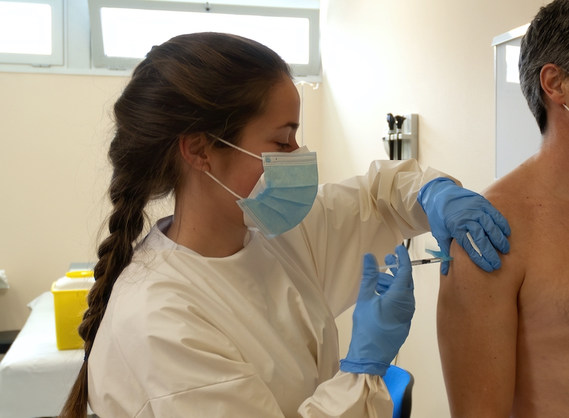 Åldersgruppen under 60 år som vaccinerats med AstraZeneca kommer att få sina andra dos med Pfizer.