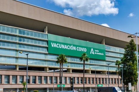 Spanien och Sverige ska spela mot varandra 14 juni i stadion La Cartuja i Sevilla, som just fungerat som vaccinationscenter mot Covid-19.