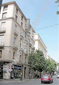 I början av oktober flyttade svenska konsulatet i Málaga till nya lokaler på Calle Córdoba, 6. På bilden är det första huset på vänster sida.