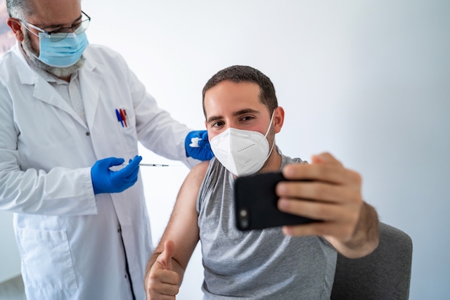 Fastboende i Andalusien så unga som 25 år i år kan från och med idag boka tid för covid-vaccin.