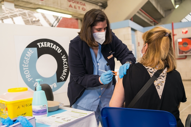 Spanien är det land i världen, av de 50 mest befolkade, med störst andel vaccinerade med full dosering mot Covid-19. Bilden är tagen i San Sebastián, Gipuzkoa.