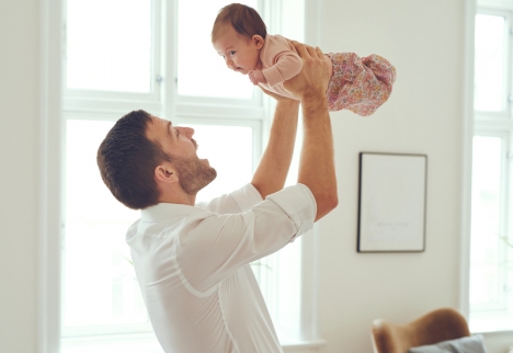 Nyfödda spanjorer har fått utökad exklusiv tid med sina pappor från 1 januari. Reformen lämnar dock en del att önska, inte minst om målet är att öka nativiteten i landet.