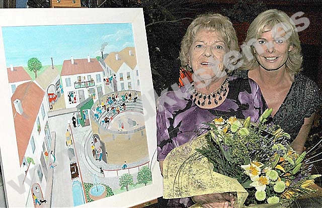 Barbara Spinelli Della Scala blev varmt uppvaktad på sin vernissage. Här med dottern Angela.