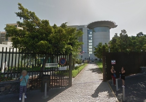 I dagsläget vårdas 105 personer på intensiven på kanariska sjukhus för Covid-19, tre av dem gravida kvinnor. Foto: Google Maps