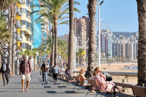 Utegångsförbudet som råder nattetid i bland annat Benidorm kommer att bestå minst till 6 september.